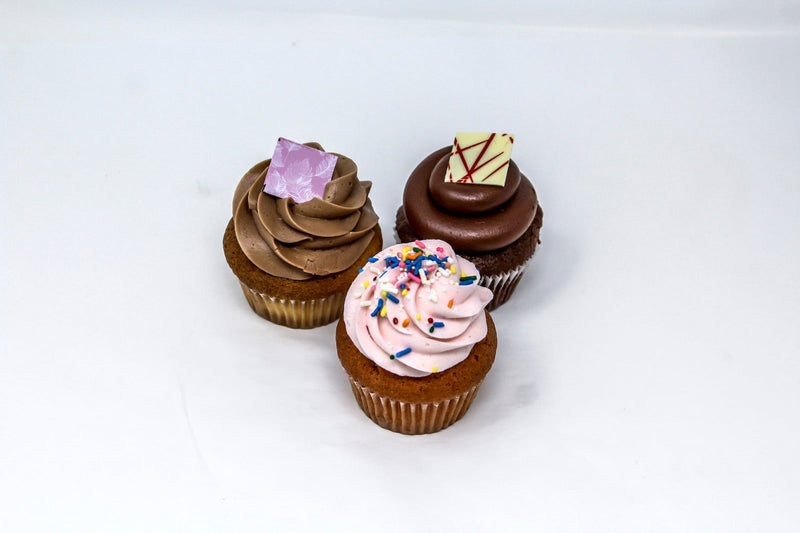 Chocolate / Strawberry / Red Velvet Cupcakes